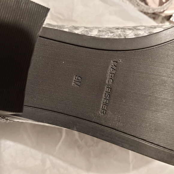 🌴NEW Women's Marc Fisher Snakeskin Ankle Boots - Picture 7 of 8